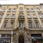 Wave - 3 Bedroom Apt In Center