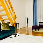 Vibrant Center Apartment
