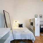 Elementa Luxe Apartment