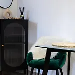 Devai Home With Free Netflix Near The Westend City Center