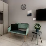 Elegant Duplex Near City Greenery