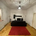 Apartment With Balcony And Ac Next To Danube
