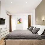 Triplex, Rooftop With Parlament View & Jacuzzi