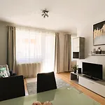 Cosy Living Apartment W Balcony