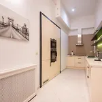 Comfy Downtown Hideaway With Urban Touch