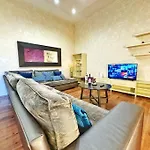 Ultra Central Apartment / 10 Ppl