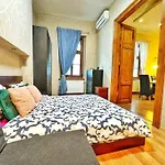 Ultra Central Apartment / 10 Ppl