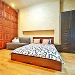 Ultra Central Apartment / 10 Ppl