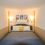 R172 Elitehost Raday Studio Apartment