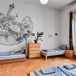 Pal\'S Hostel And Apartments