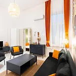 Modern Uniquely Designed Flat Andrassy Avenue And Oktogon Square