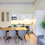 Exclusive & Spacious Central Residence W/ 4Bedrm 2Bathrm