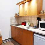 King Bed & Cozy Lighting, Free Wifi In Budapest