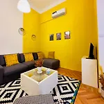 Large Peaceful 1Br Apt In Central Budapest - Yellow House