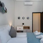 Very Central New And Large Ac Apartment