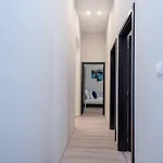 Very Central New And Large Ac Apartment