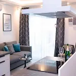 Luxury Cozy 2 Bdr Downtown Apt.6