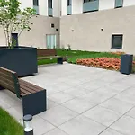 Westside Residence Apartment - Modern & Peaceful - Free Garage!