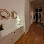 Terrace Vuvu - Apartment With Balcony In The Heart Of Budapest