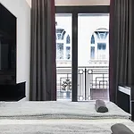Chill \'N\' Joy Boutique Suites