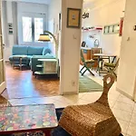 Cosy Art Flat 2
