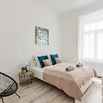 Danubegreen Bright Two Bedroom Apartment Near Margaret Island