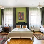 Huge & Stylish In The Center For Up To 20 People