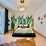 Riverside Panoramic Apartment