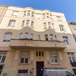 Real Apartments Lovag