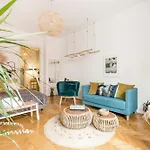 Chic Flat In Heritage Area Near The City Center