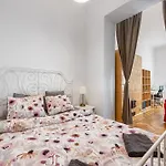 Eotvos 25 Apartment