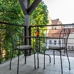Rustic Central Studios By Lh