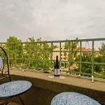Anthony\'S Apartment With Balcony In Downtown