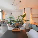 Modern Top Floor Loft With Balcony