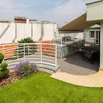 Penthouse Deluxe Apartment - Free Parking, Roof Garden