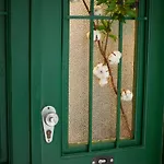 Green Door Family Apartment