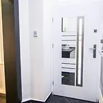 Goldcentral Apartment Akacfa