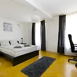 Liszt Ferenc Ter Inner-City Flat