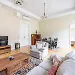 Graceful & Cozy Dream Home Next To The Opera House