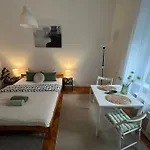 Feel Like Home - Cozy Downtwon Studio For 2
