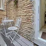 Wolf Apartment With Terrace