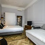 Wilson\'S Oktogon Square Suite Apartment