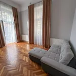 Sunny Castle Apartment