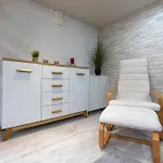 Eighth Wonder Apartment