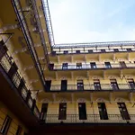 Central Apartment In Front Of The Synagogue