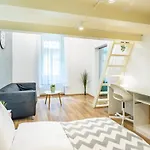 Comfy And Bright Apartment In The Center
