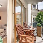 Homey Apartment With Ac And Balcony