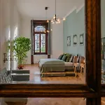 Liszt Modern Chic Apartment