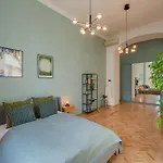 Liszt Modern Chic Apartment
