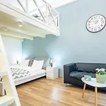 Comfy And Bright Apartment In The Center